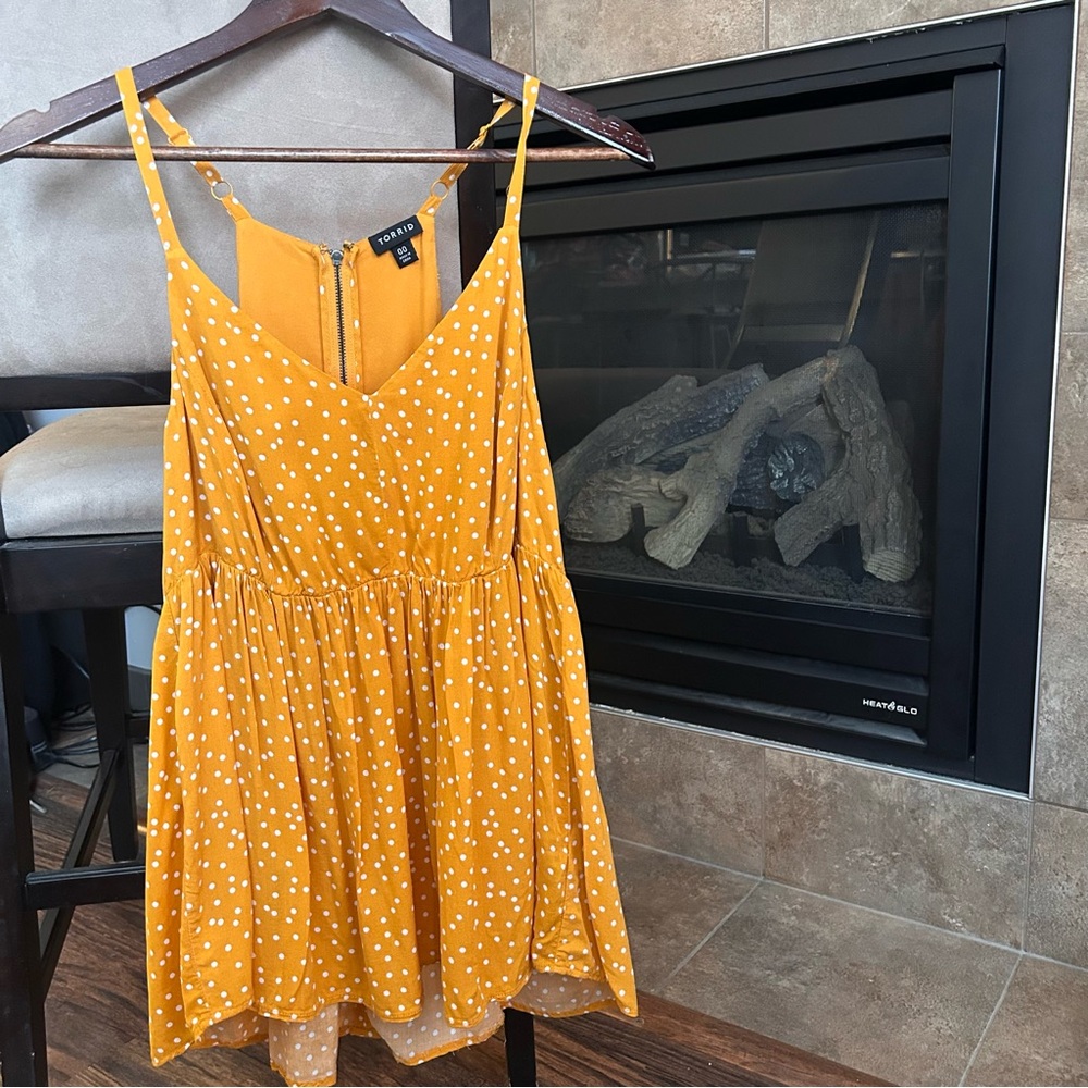 Torrid Yellow & White Baby Doll Tank Top. Adjustable Straps Size 00
